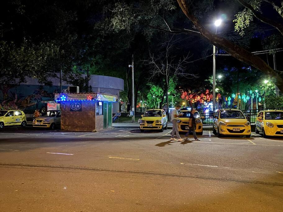 Prime Laureles Location With Air Conditioning Medellín Buitenkant foto
